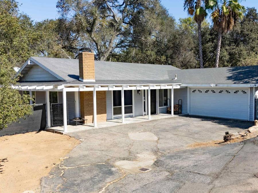 Property photo for 749 De Luz, Fallbrook, CA