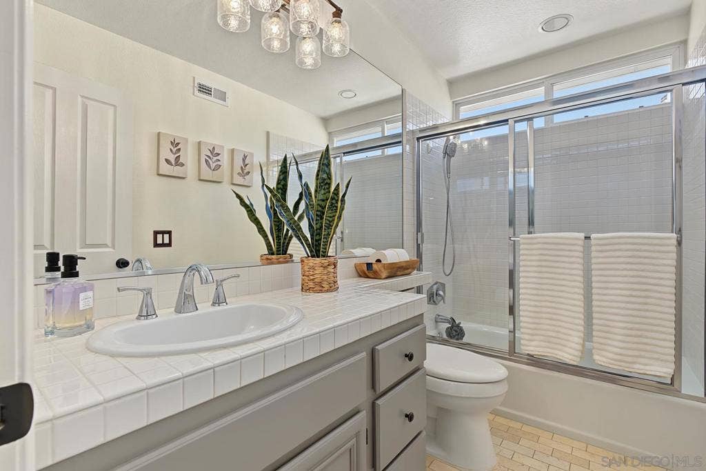 45226 Camino Monzon, Temecula, CA 92592 45226 Camino Monzon, Temecula, CA 92592