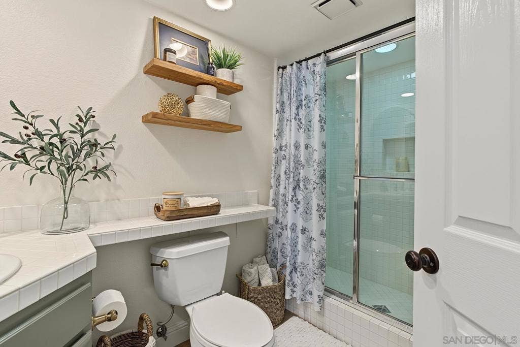 45226 Camino Monzon, Temecula, CA 92592 45226 Camino Monzon, Temecula, CA 92592