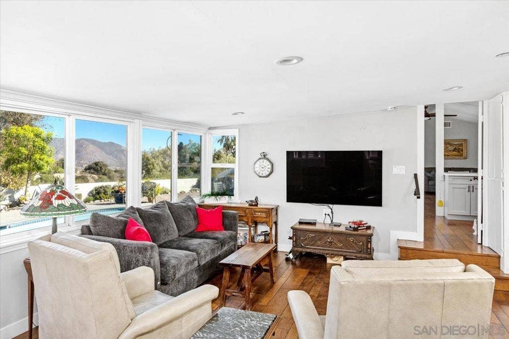 1840 Davis, Fallbrook, CA 92028 1840 Davis, Fallbrook, CA 92028