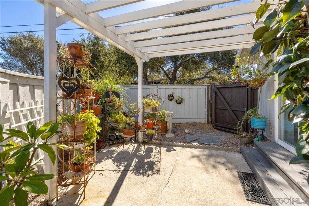 1840 Davis, Fallbrook, CA 92028 1840 Davis, Fallbrook, CA 92028