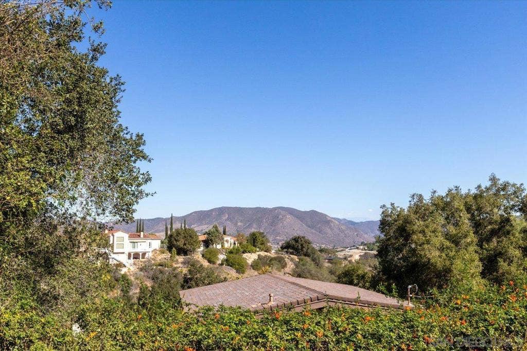 1840 Davis, Fallbrook, CA 92028 1840 Davis, Fallbrook, CA 92028