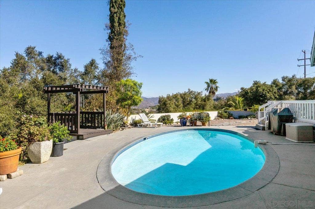 1840 Davis, Fallbrook, CA 92028 1840 Davis, Fallbrook, CA 92028