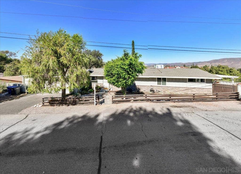 1840 Davis, Fallbrook, CA 92028 1840 Davis, Fallbrook, CA 92028