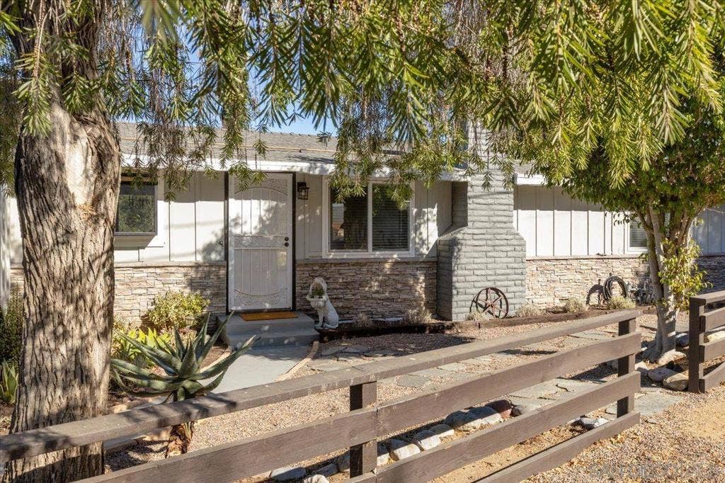 1840 Davis, Fallbrook, CA 92028 1840 Davis, Fallbrook, CA 92028