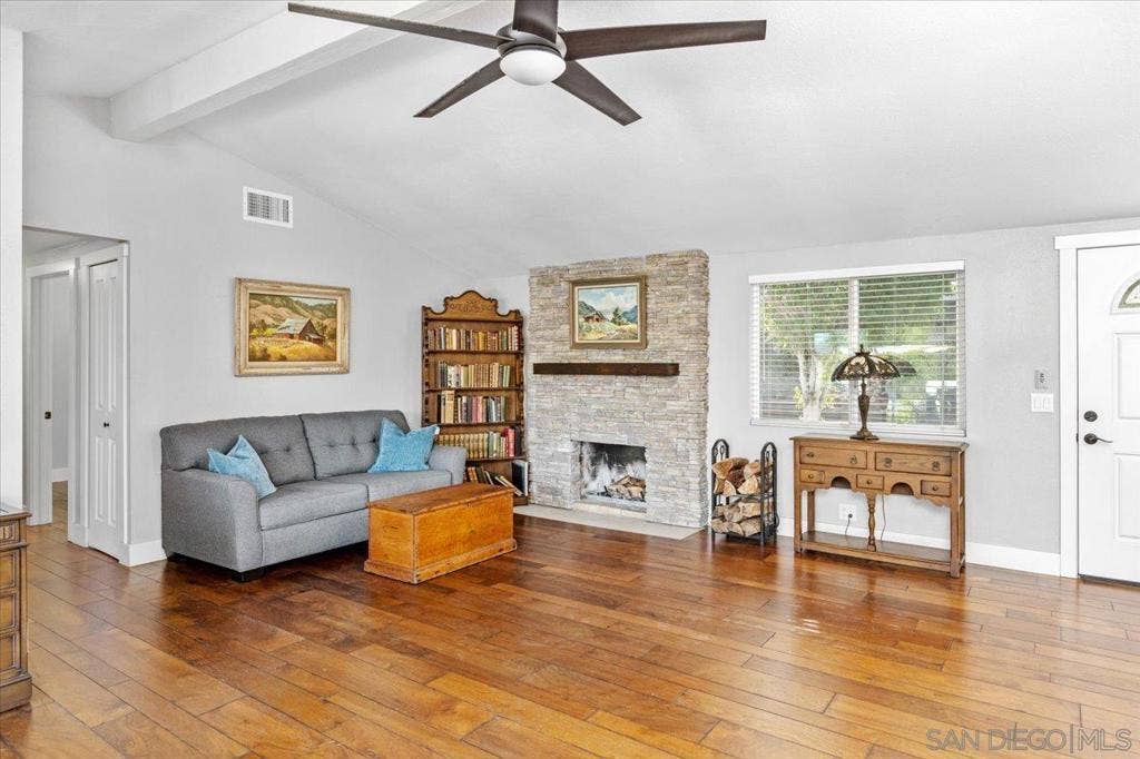 1840 Davis, Fallbrook, CA 92028 1840 Davis, Fallbrook, CA 92028