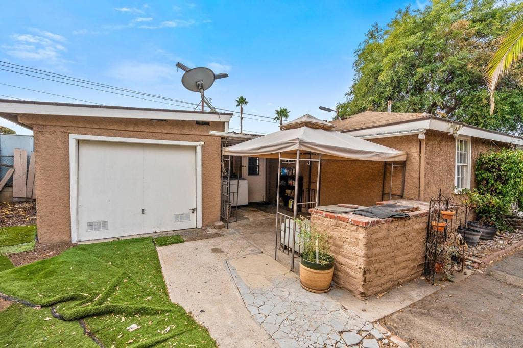546 N Quince St, Escondido, CA 92025 546 N Quince St, Escondido, CA 92025