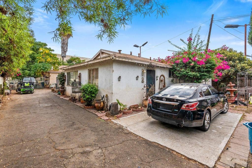 546 N Quince St, Escondido, CA 92025 546 N Quince St, Escondido, CA 92025