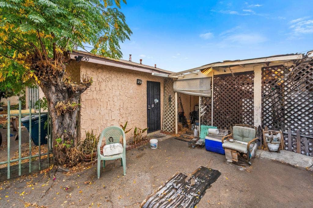 546 N Quince St, Escondido, CA 92025 546 N Quince St, Escondido, CA 92025