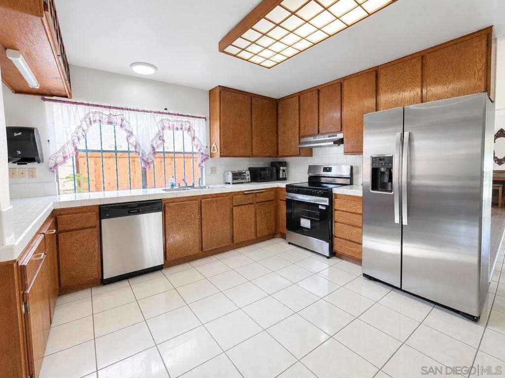 6645 Parkside Ave, San Diego, CA 92139 6645 Parkside Ave, San Diego, CA 92139