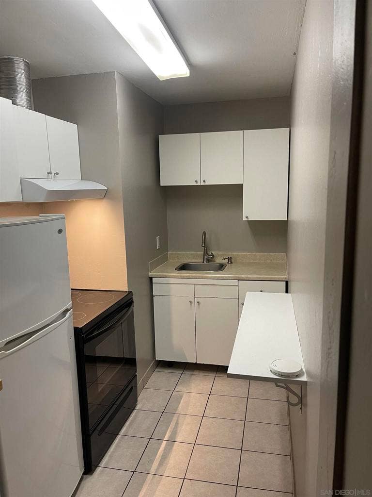 311 S Upas St, Escondido, CA 92025 311 S Upas St, Escondido, CA 92025