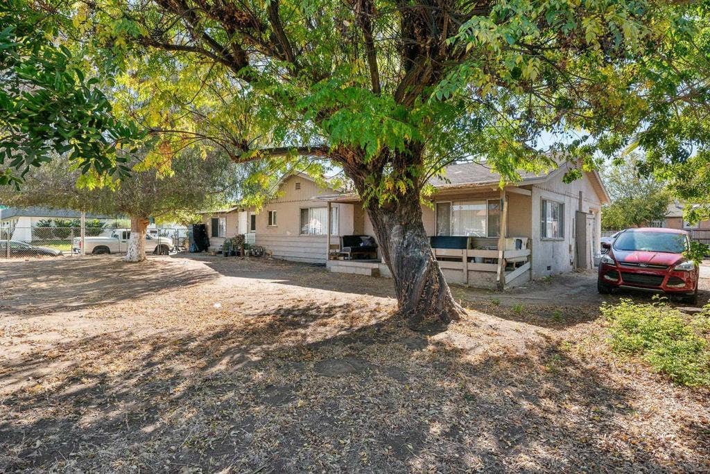561 E Mission, Escondido, CA 92025 561 E Mission, Escondido, CA 92025