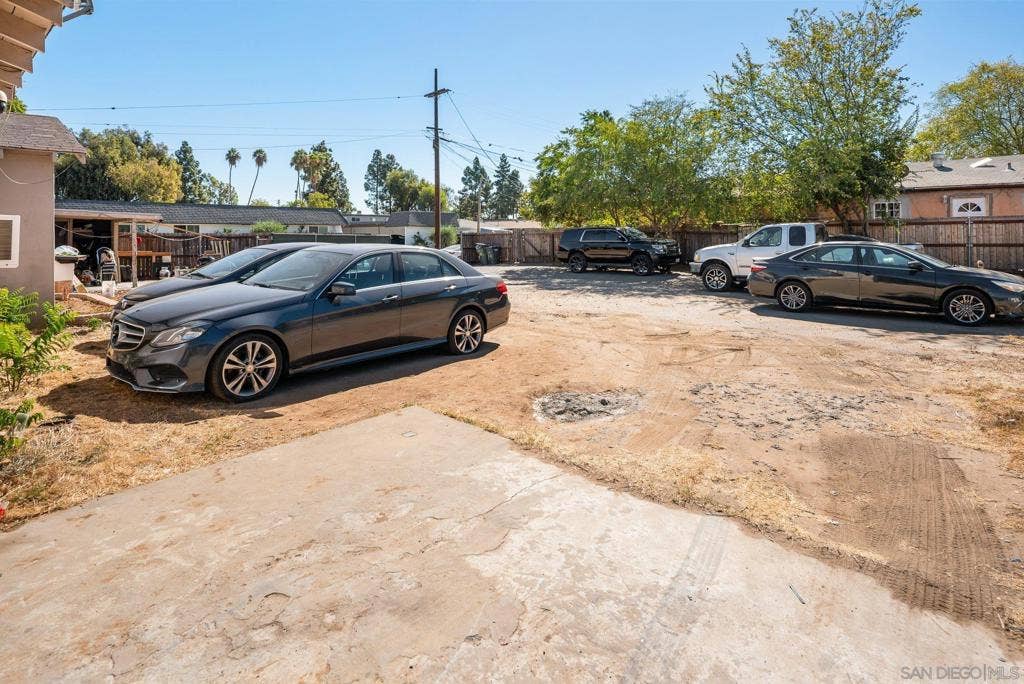 561 E Mission, Escondido, CA 92025 561 E Mission, Escondido, CA 92025