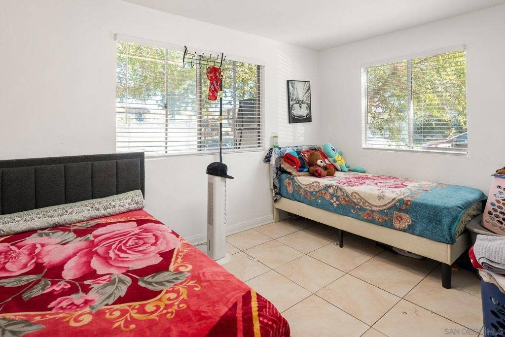561 E Mission, Escondido, CA 92025 561 E Mission, Escondido, CA 92025