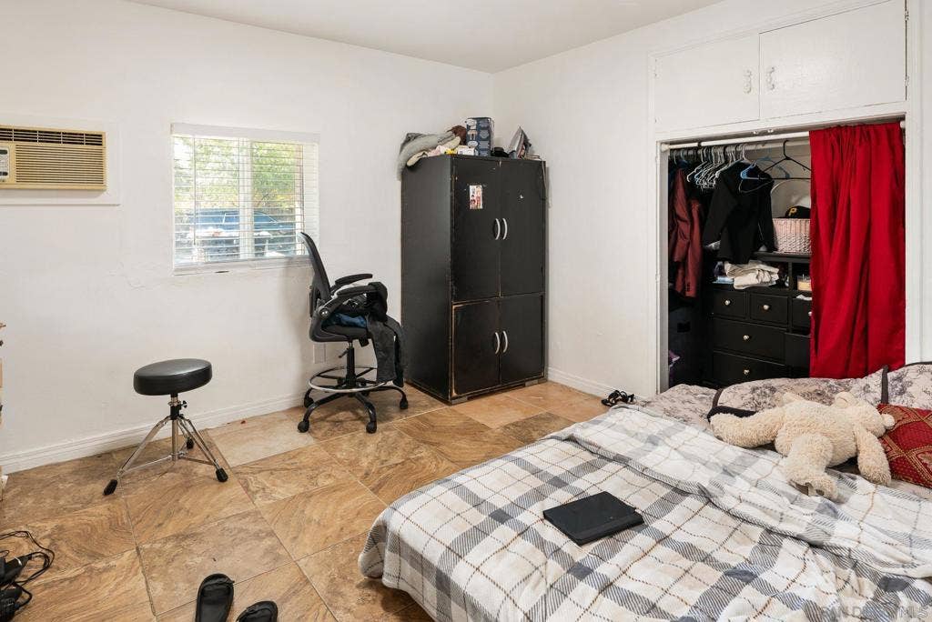 561 E Mission, Escondido, CA 92025 561 E Mission, Escondido, CA 92025