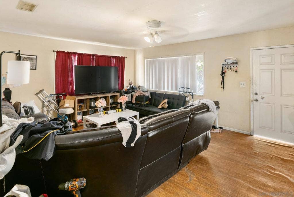 561 E Mission, Escondido, CA 92025 561 E Mission, Escondido, CA 92025