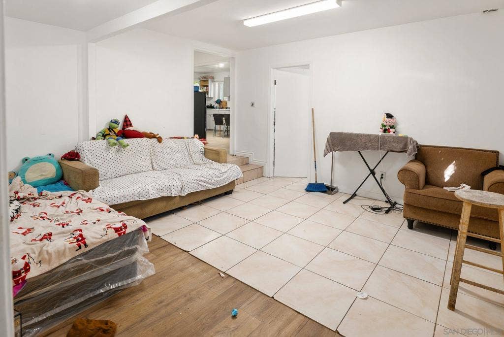 561 E Mission, Escondido, CA 92025 561 E Mission, Escondido, CA 92025