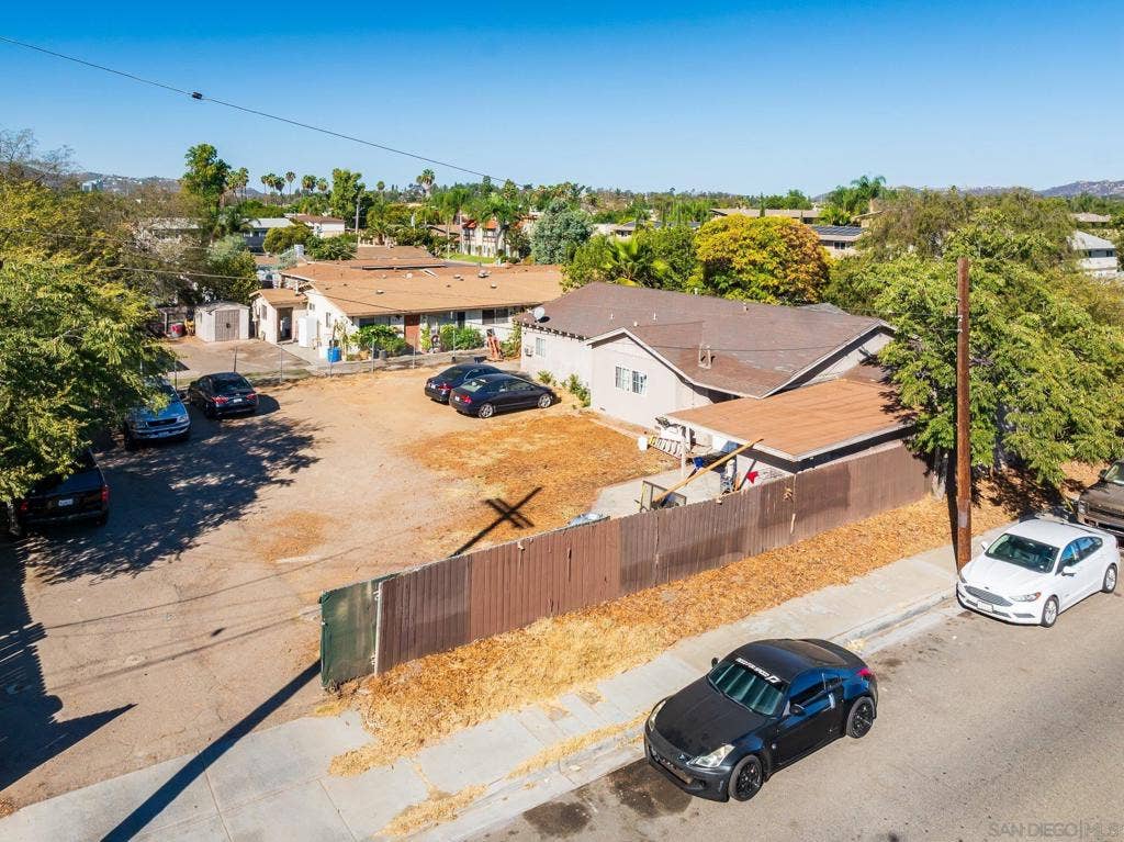 561 E Mission, Escondido, CA 92025 561 E Mission, Escondido, CA 92025
