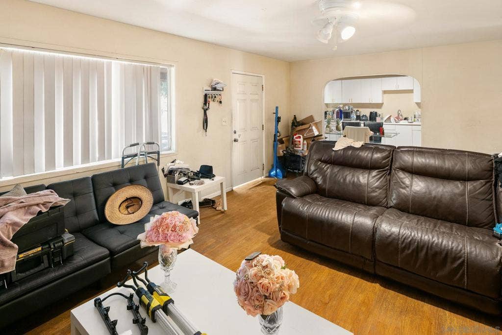 561 E Mission, Escondido, CA 92025 561 E Mission, Escondido, CA 92025