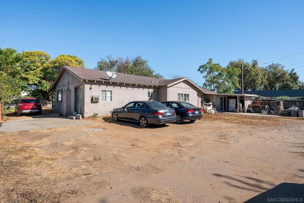 561 E Mission, Escondido, CA 92025 561 E Mission, Escondido, CA 92025