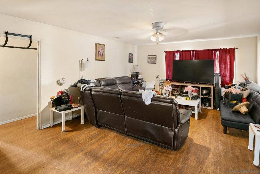 561 E Mission, Escondido, CA 92025 561 E Mission, Escondido, CA 92025