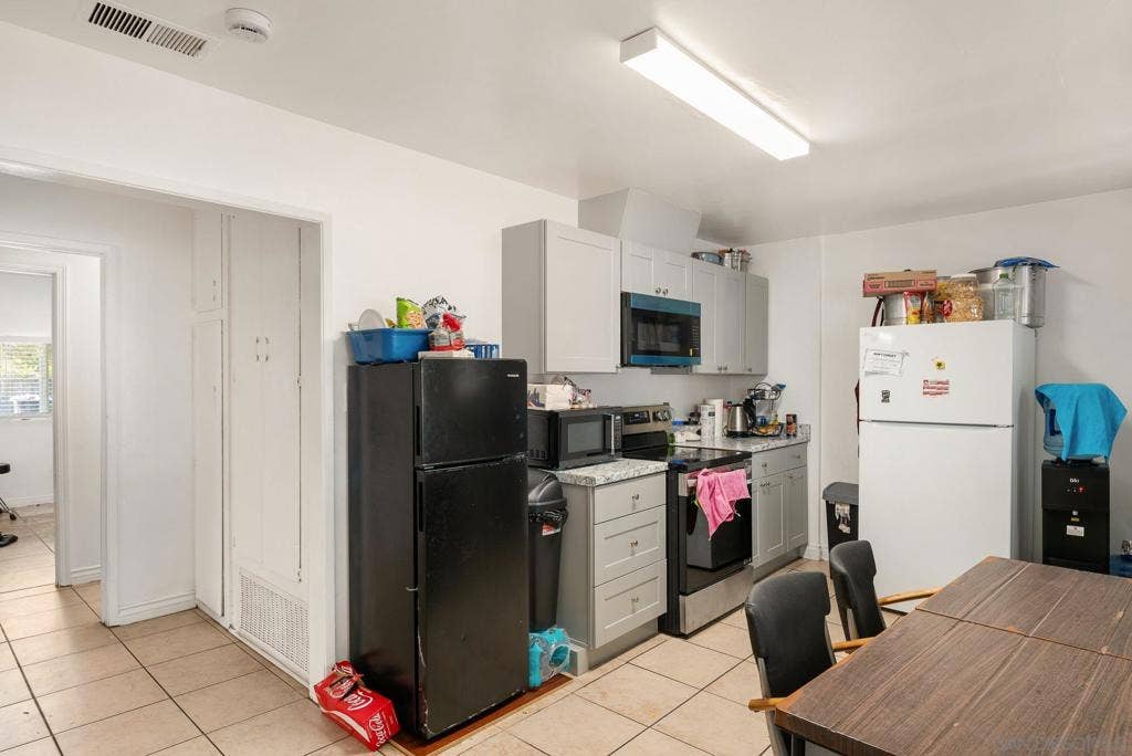 561 E Mission, Escondido, CA 92025 561 E Mission, Escondido, CA 92025