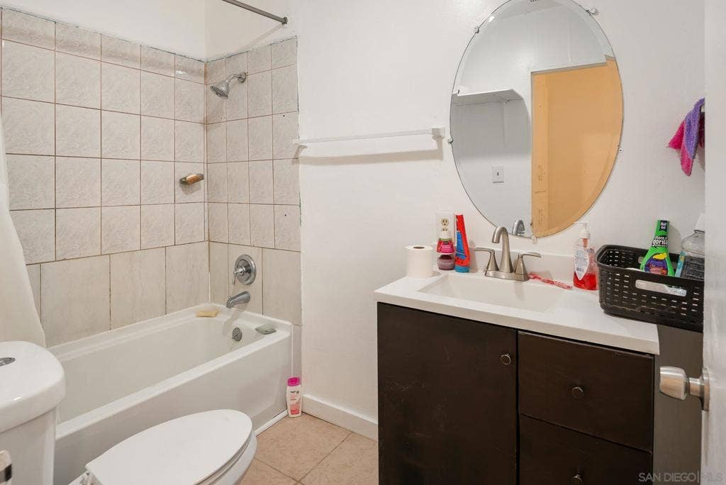 561 E Mission, Escondido, CA 92025 561 E Mission, Escondido, CA 92025