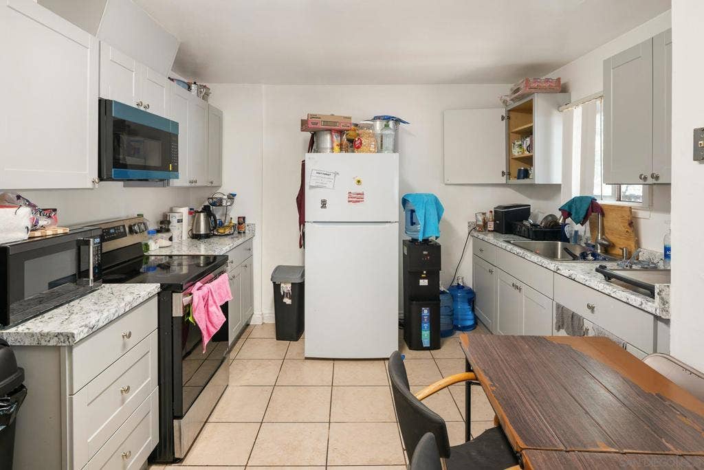561 E Mission, Escondido, CA 92025 561 E Mission, Escondido, CA 92025