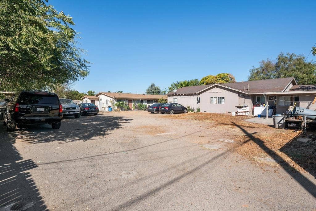 561 E Mission, Escondido, CA 92025 561 E Mission, Escondido, CA 92025
