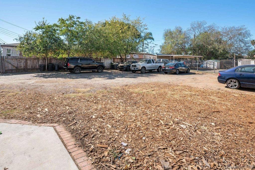 561 E Mission, Escondido, CA 92025 561 E Mission, Escondido, CA 92025