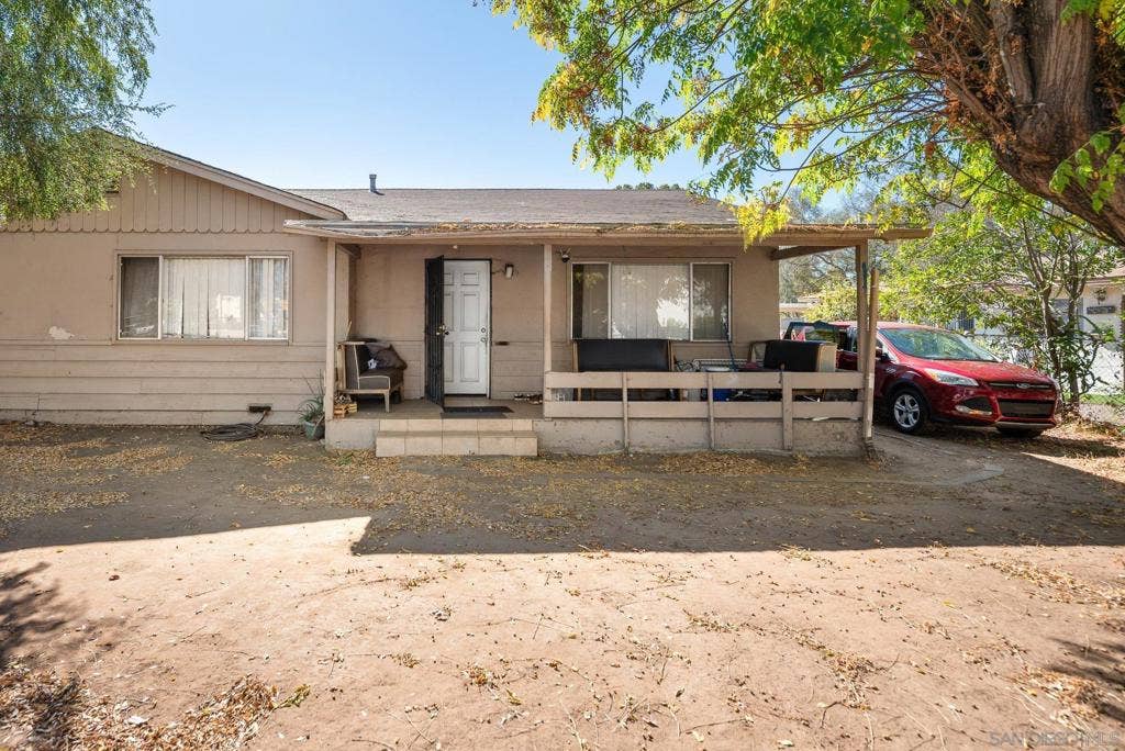 561 E Mission, Escondido, CA 92025 561 E Mission, Escondido, CA 92025
