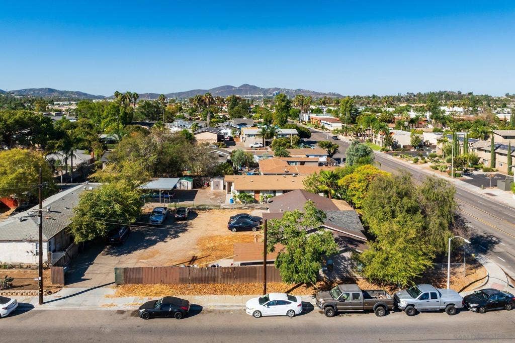 561 E Mission, Escondido, CA 92025 561 E Mission, Escondido, CA 92025