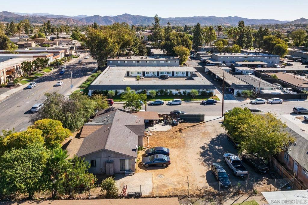 561 E Mission, Escondido, CA 92025 561 E Mission, Escondido, CA 92025
