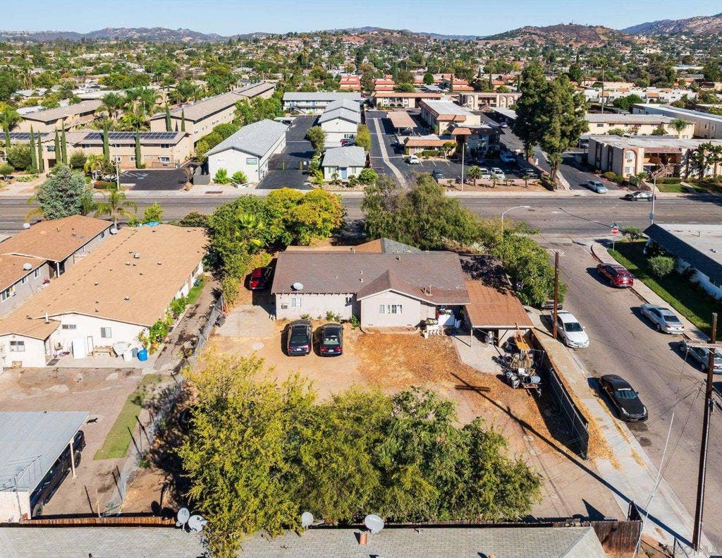 561 E Mission, Escondido, CA 92025 561 E Mission, Escondido, CA 92025