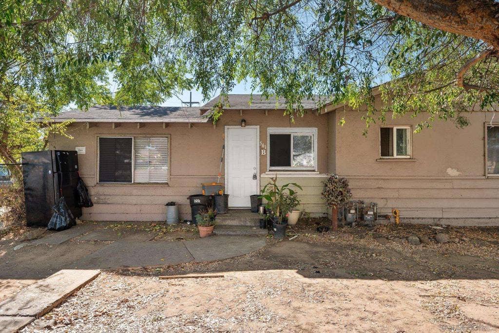 561 E Mission, Escondido, CA 92025 561 E Mission, Escondido, CA 92025