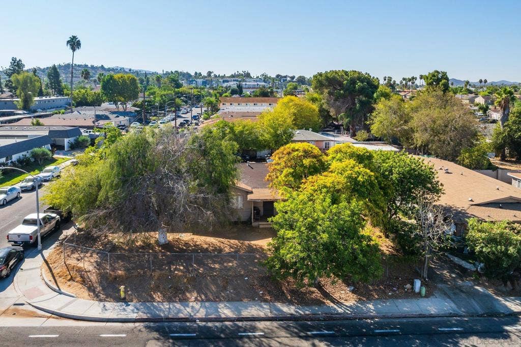 561 E Mission, Escondido, CA 92025 561 E Mission, Escondido, CA 92025