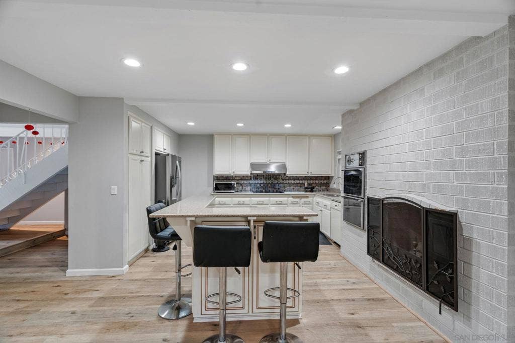 8232 Santa Arminta, San Diego, CA 92126 8232 Santa Arminta, San Diego, CA 92126