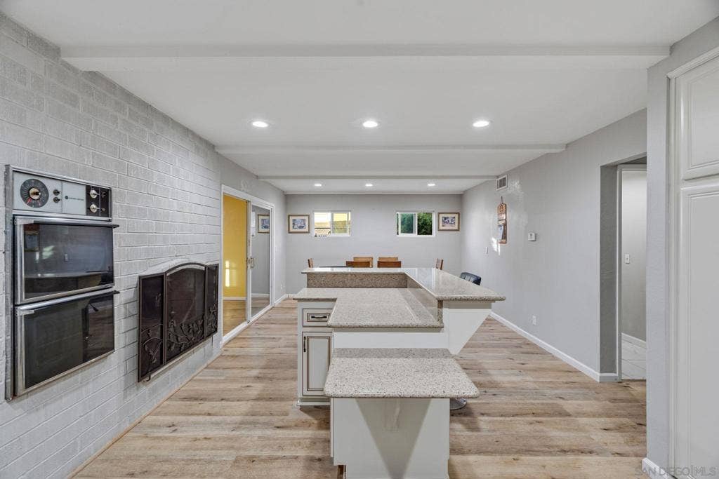 8232 Santa Arminta, San Diego, CA 92126 8232 Santa Arminta, San Diego, CA 92126