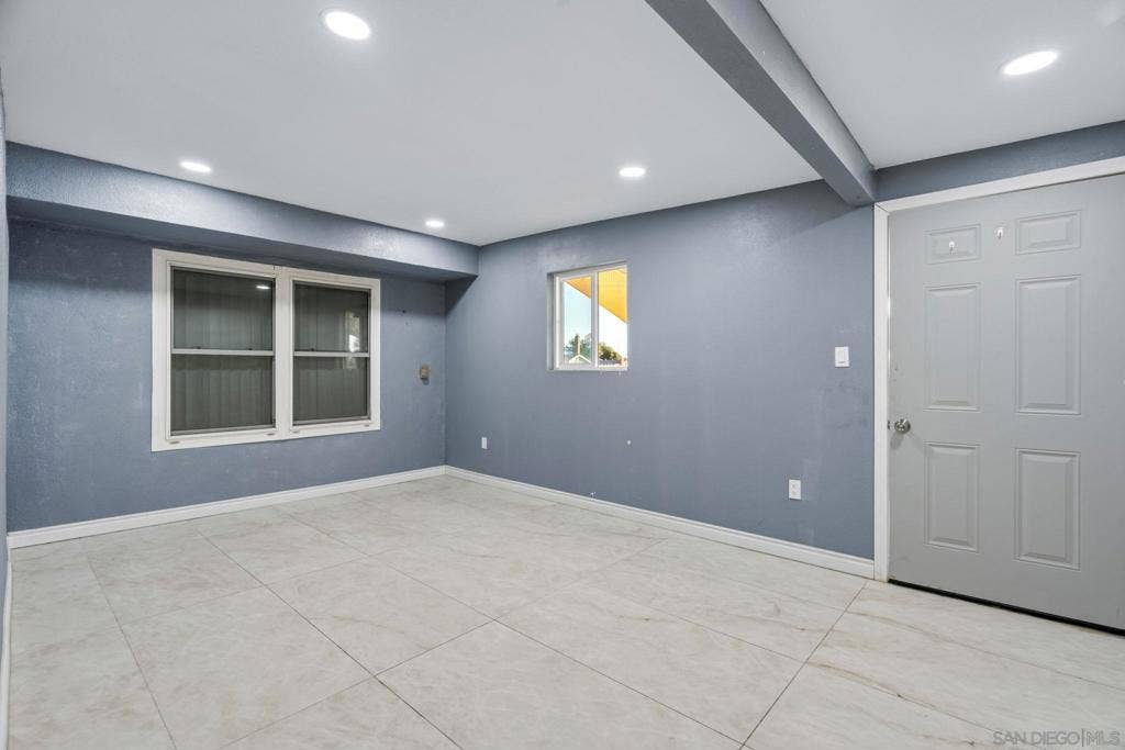8232 Santa Arminta, San Diego, CA 92126 8232 Santa Arminta, San Diego, CA 92126