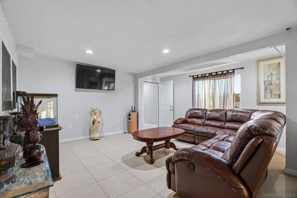 8232 Santa Arminta, San Diego, CA 92126 8232 Santa Arminta, San Diego, CA 92126