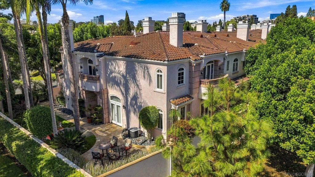 5330 Renaissance Ave., San Diego, CA 92122 5330 Renaissance Ave., San Diego, CA 92122