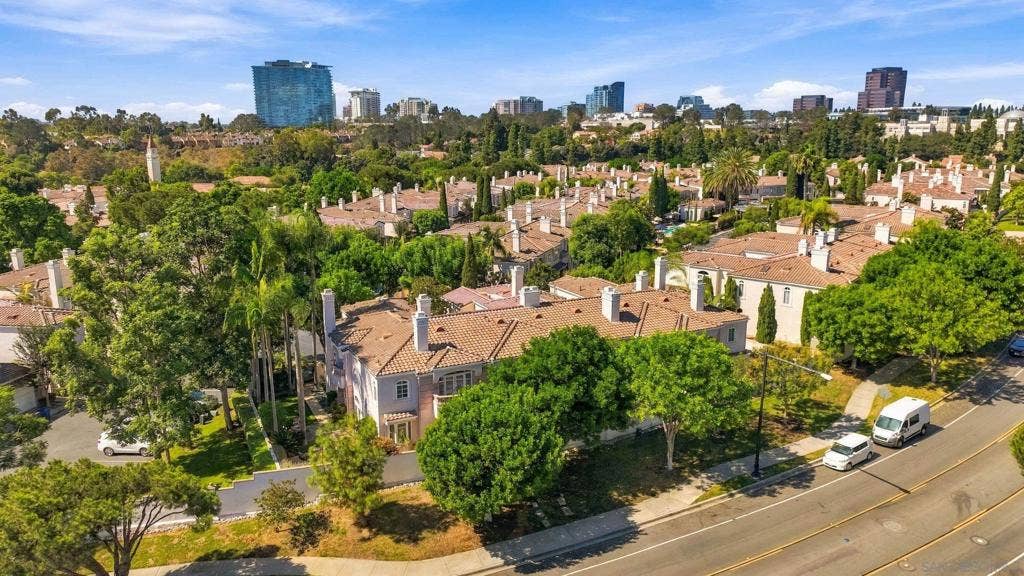 5330 Renaissance Ave., San Diego, CA 92122 5330 Renaissance Ave., San Diego, CA 92122