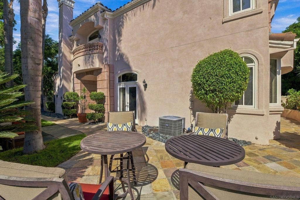 5330 Renaissance Ave., San Diego, CA 92122 5330 Renaissance Ave., San Diego, CA 92122