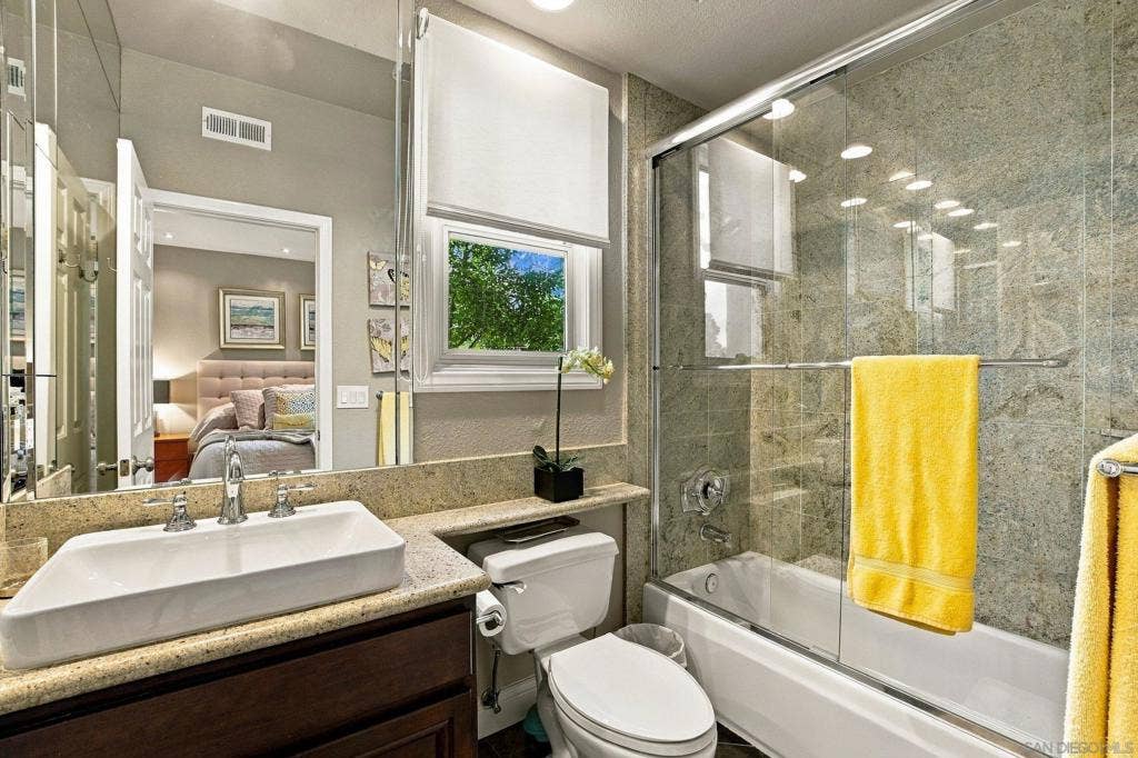 5330 Renaissance Ave., San Diego, CA 92122 5330 Renaissance Ave., San Diego, CA 92122