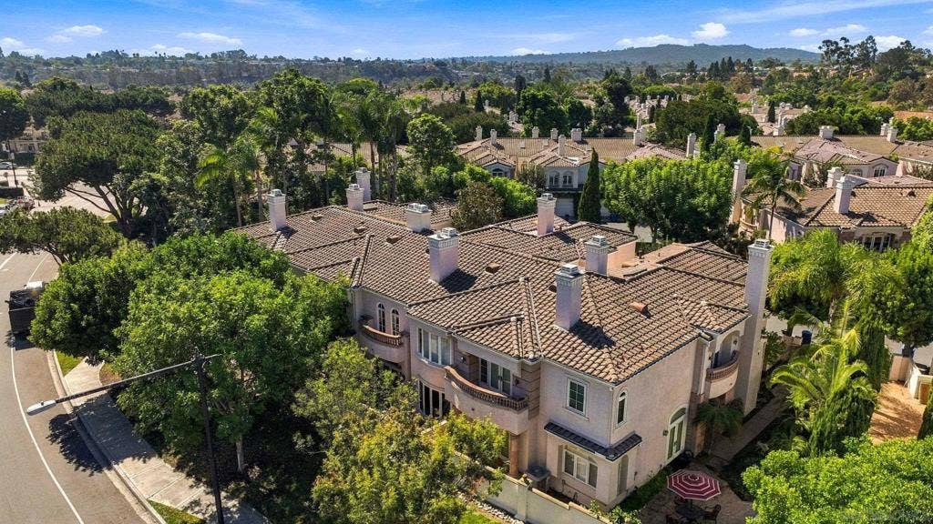 5330 Renaissance Ave., San Diego, CA 92122 5330 Renaissance Ave., San Diego, CA 92122