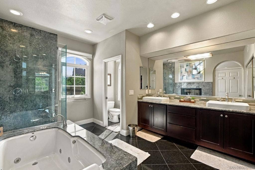 5330 Renaissance Ave., San Diego, CA 92122 5330 Renaissance Ave., San Diego, CA 92122
