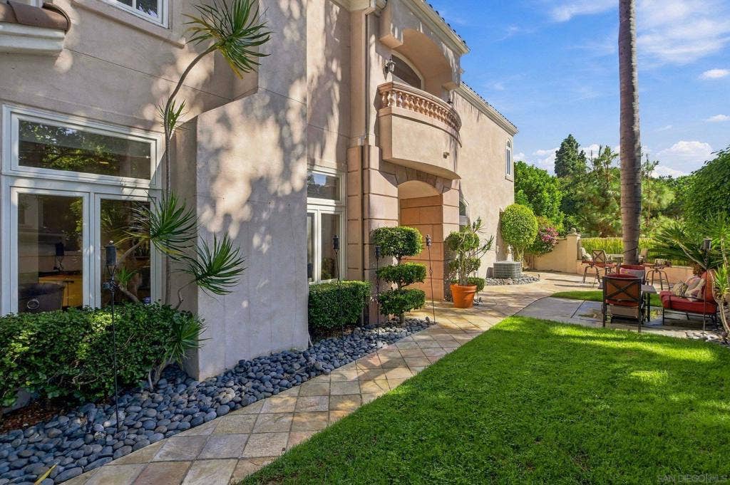 5330 Renaissance Ave., San Diego, CA 92122 5330 Renaissance Ave., San Diego, CA 92122