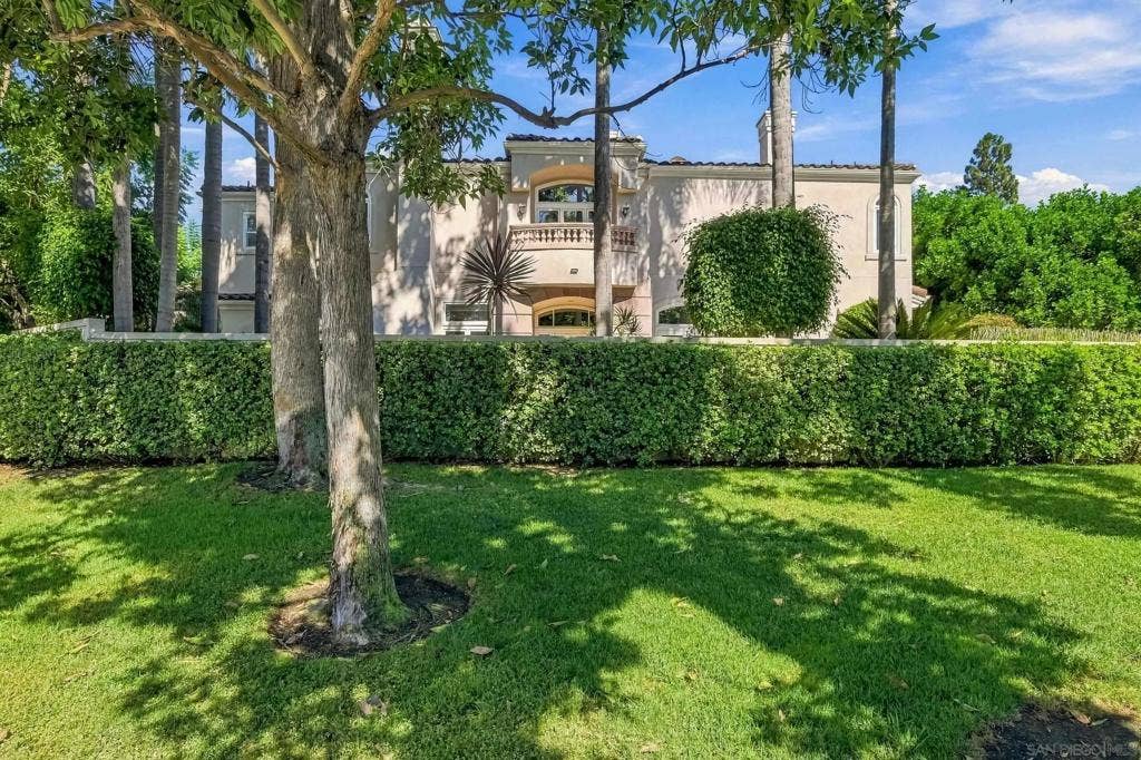 5330 Renaissance Ave., San Diego, CA 92122 5330 Renaissance Ave., San Diego, CA 92122