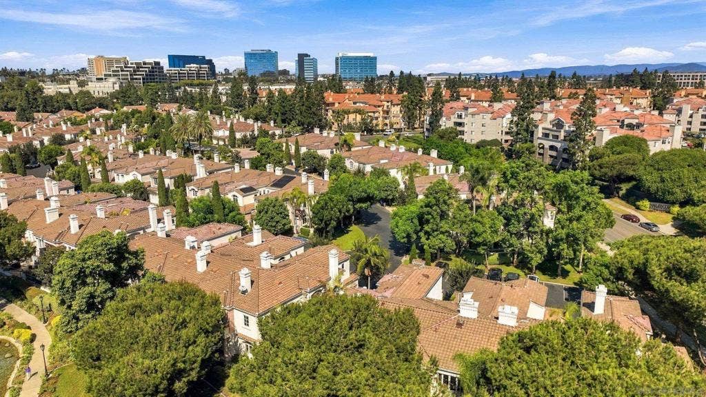 5330 Renaissance Ave., San Diego, CA 92122 5330 Renaissance Ave., San Diego, CA 92122