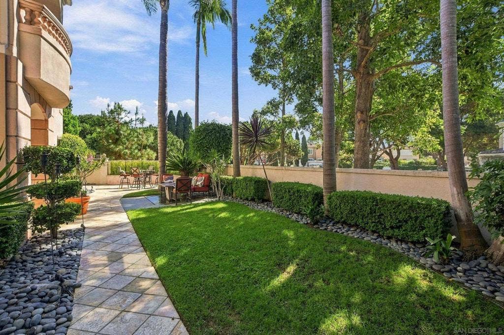 5330 Renaissance Ave., San Diego, CA 92122 5330 Renaissance Ave., San Diego, CA 92122